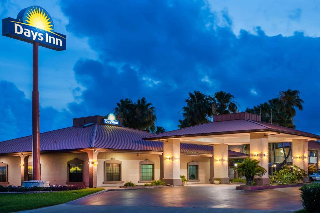 Days Inn by Wyndham Portland/Corpus Christi Main image 1